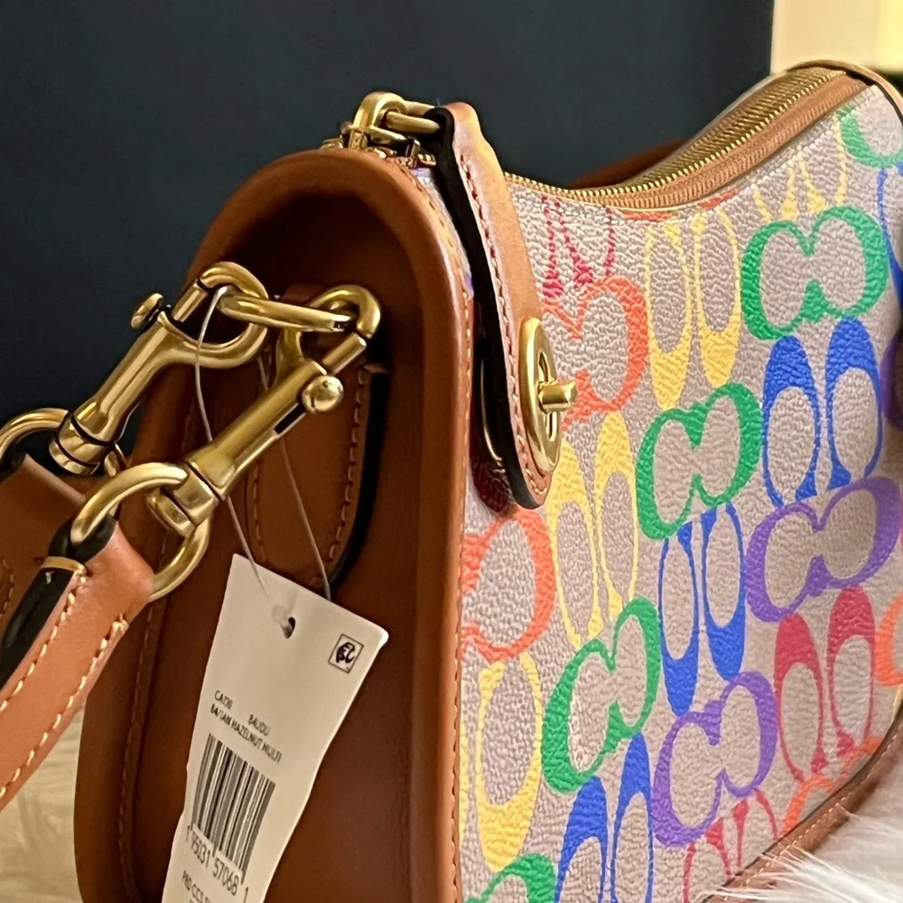 CA100 - Coach Swinger in Rainbow Signature Canvas - Picture 7 of 12